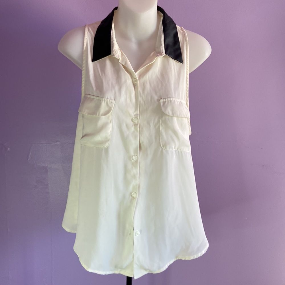 Astr Women's Medium Off-White Black Faux Leather Collar Sleeveless Blouse